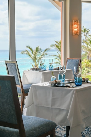 3 restaurants, breakfast served