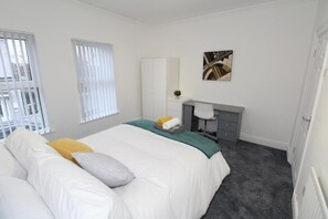 2 quartos, ferros/tábuas de passar roupa, Wi-Fi, roupa de cama