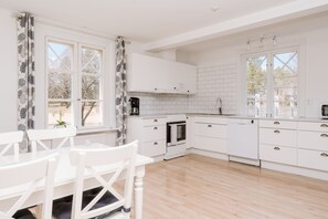 RÀttaregÄrden | Eget kök | Stort kylskÄp, mikrovÄgsugn, ugn och spishÀll