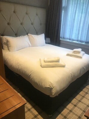 1 quarto, escrivaninha, Wi-Fi de cortesia, roupa de cama