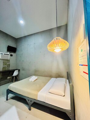 1 bedroom, desk, laptop workspace, free WiFi